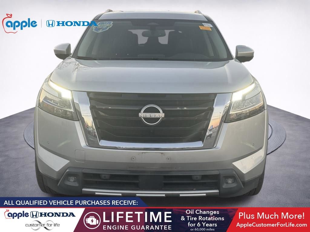 Used 2022 Nissan Pathfinder SL image 2