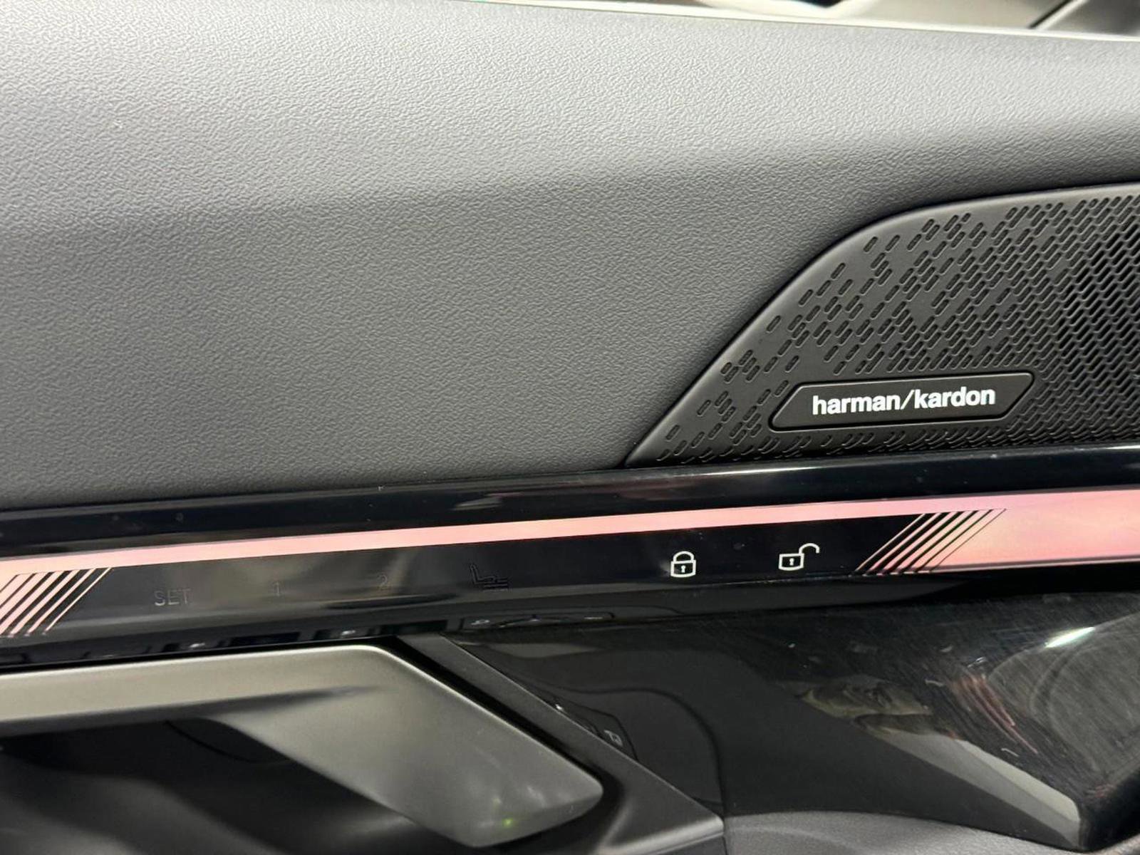 Used 2025 BMW i5 xDrive40 w/ Premium Package image 23