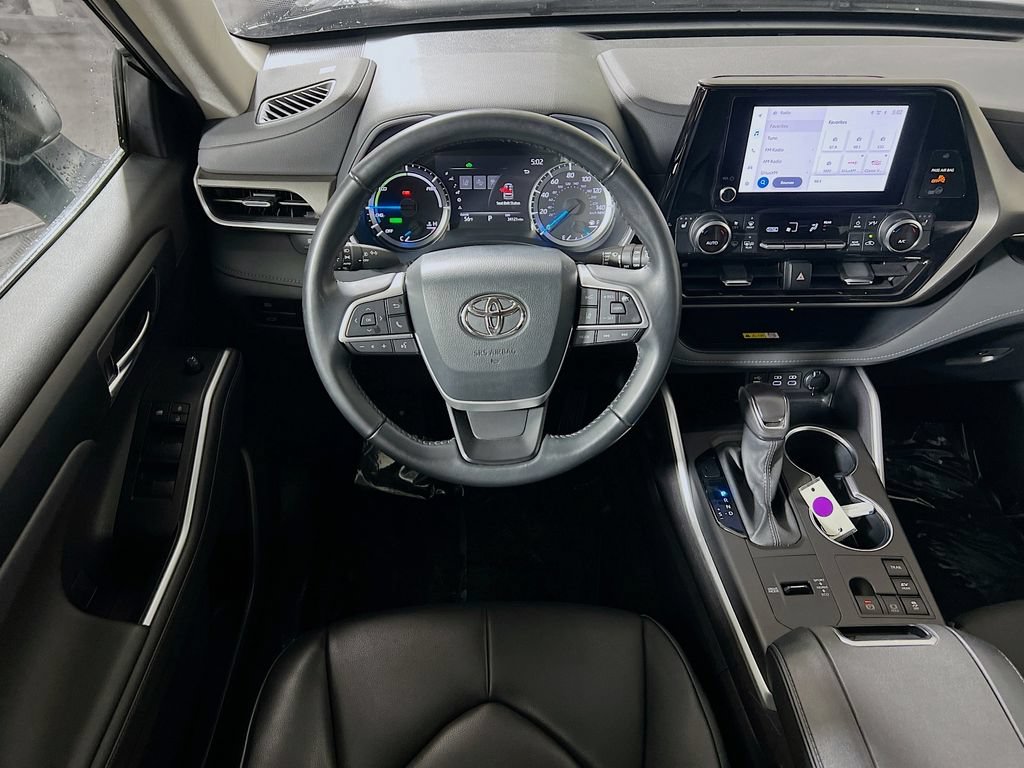 Used 2023 Toyota Highlander XLE AWD/4WD image 19