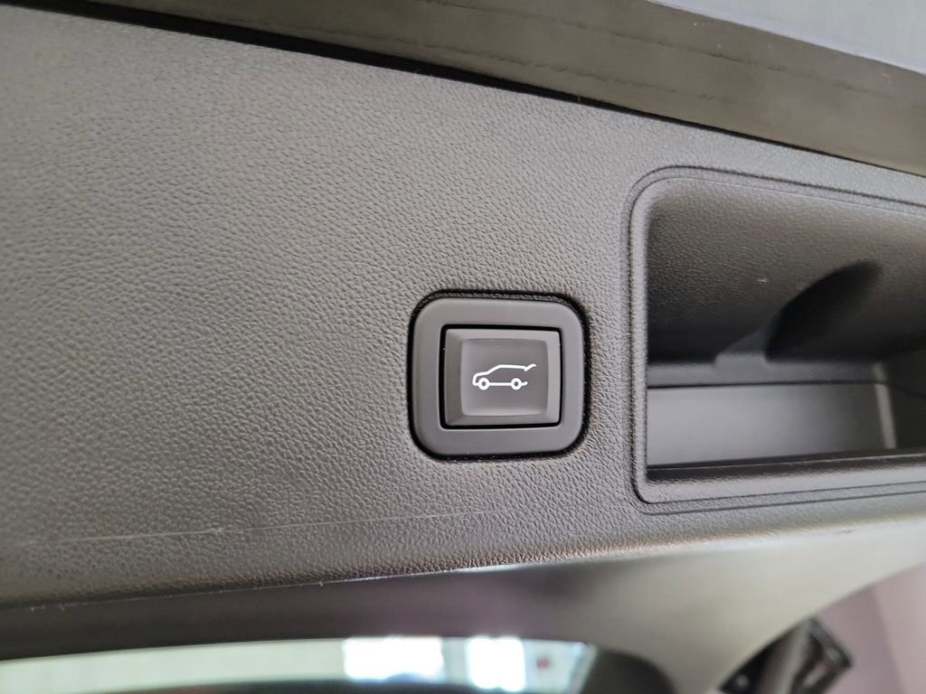 Certified 2023 GMC Terrain SLT image 18