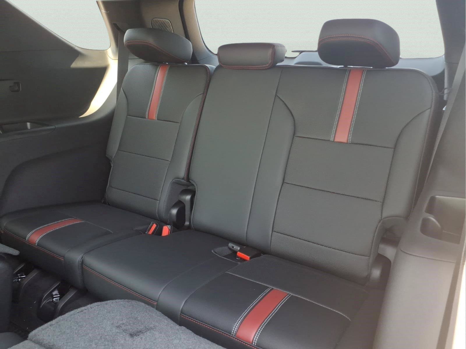 New 2027 Chevrolet Traverse RS w/ LPO, Floor Liner Package FWD image 11