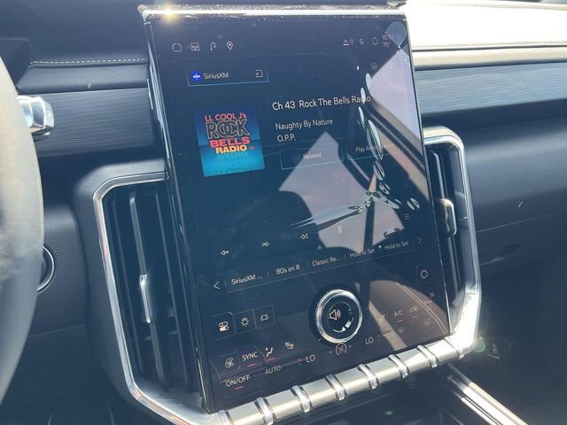 New 2025 GMC Acadia Elevation image 17