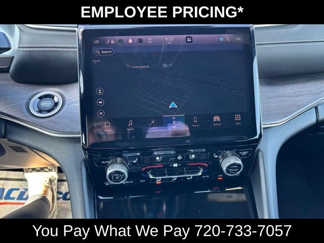 Used 2022 Jeep Grand Cherokee Overland w/ Luxury Tech Group IV AWD/4WD image 30