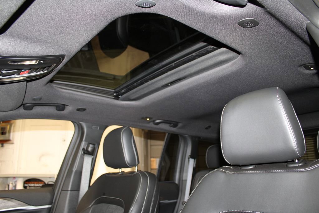 New 2026 Jeep Grand Cherokee Altitude image 25