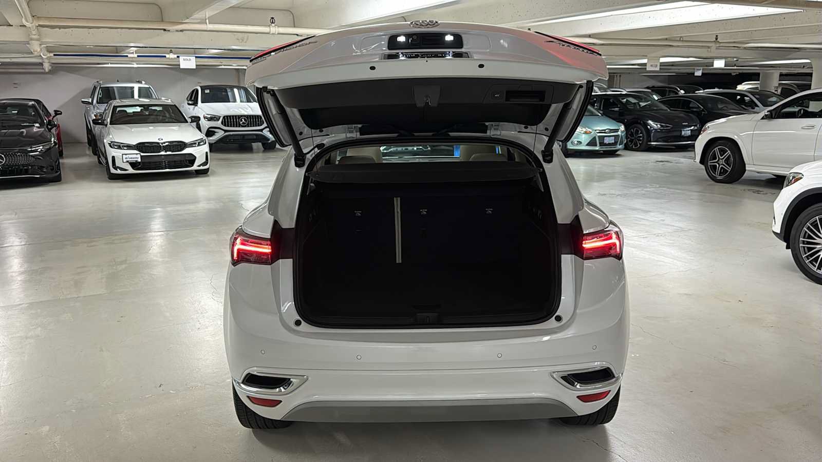 Used 2023 Buick Envision Avenir AWD/4WD image 32