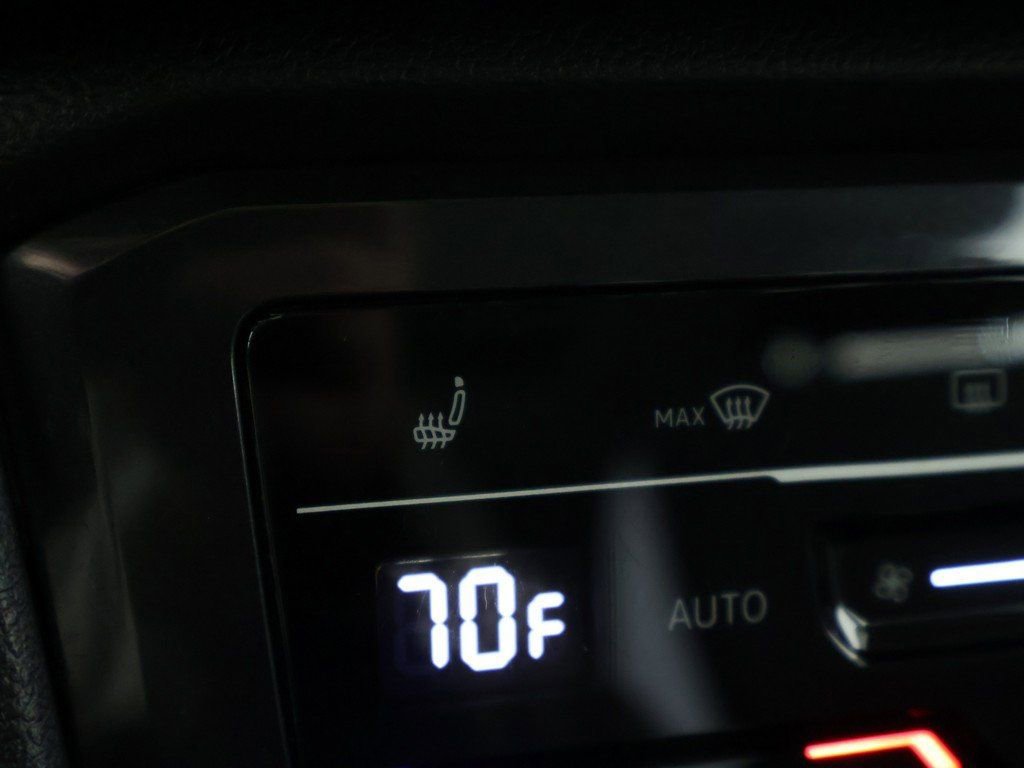 Used 2022 Volkswagen Tiguan SE w/ Panoramic Sunroof Package image 50