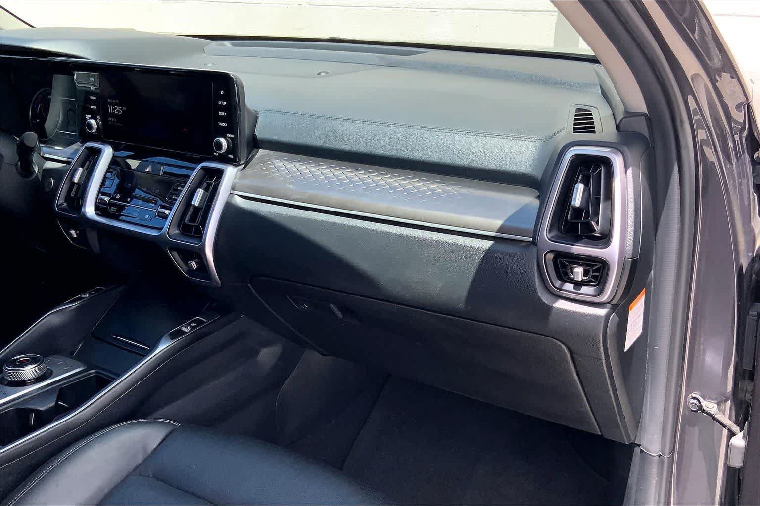 Used 2023 Kia Sorento EX w/ Panoramic Sunroof Package FWD image 23