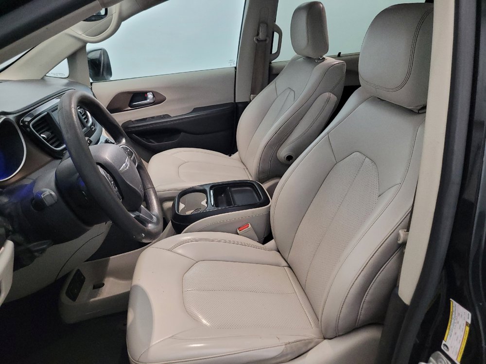 Used 2021 Chrysler Voyager Lxi FWD image 17
