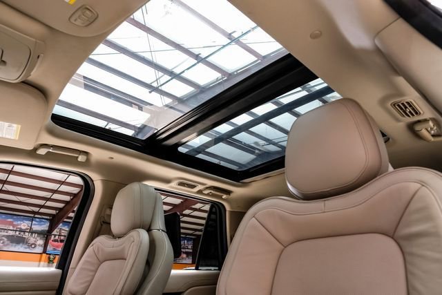 Used 2018 Lincoln Navigator L Reserve w/ Technology Package AWD/4WD image 7