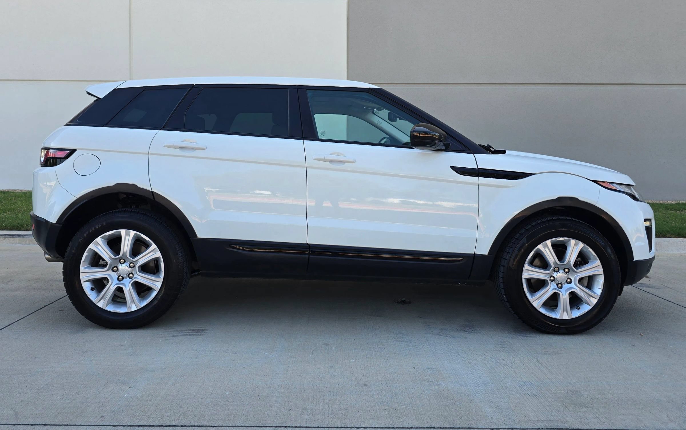 Used 2018 Land Rover Range Rover Evoque SE Premium AWD/4WD image 8