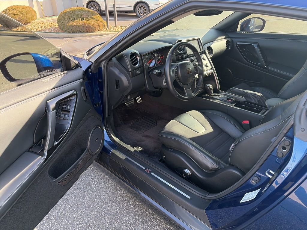 Used 2014 Nissan GT-R Premium image 11
