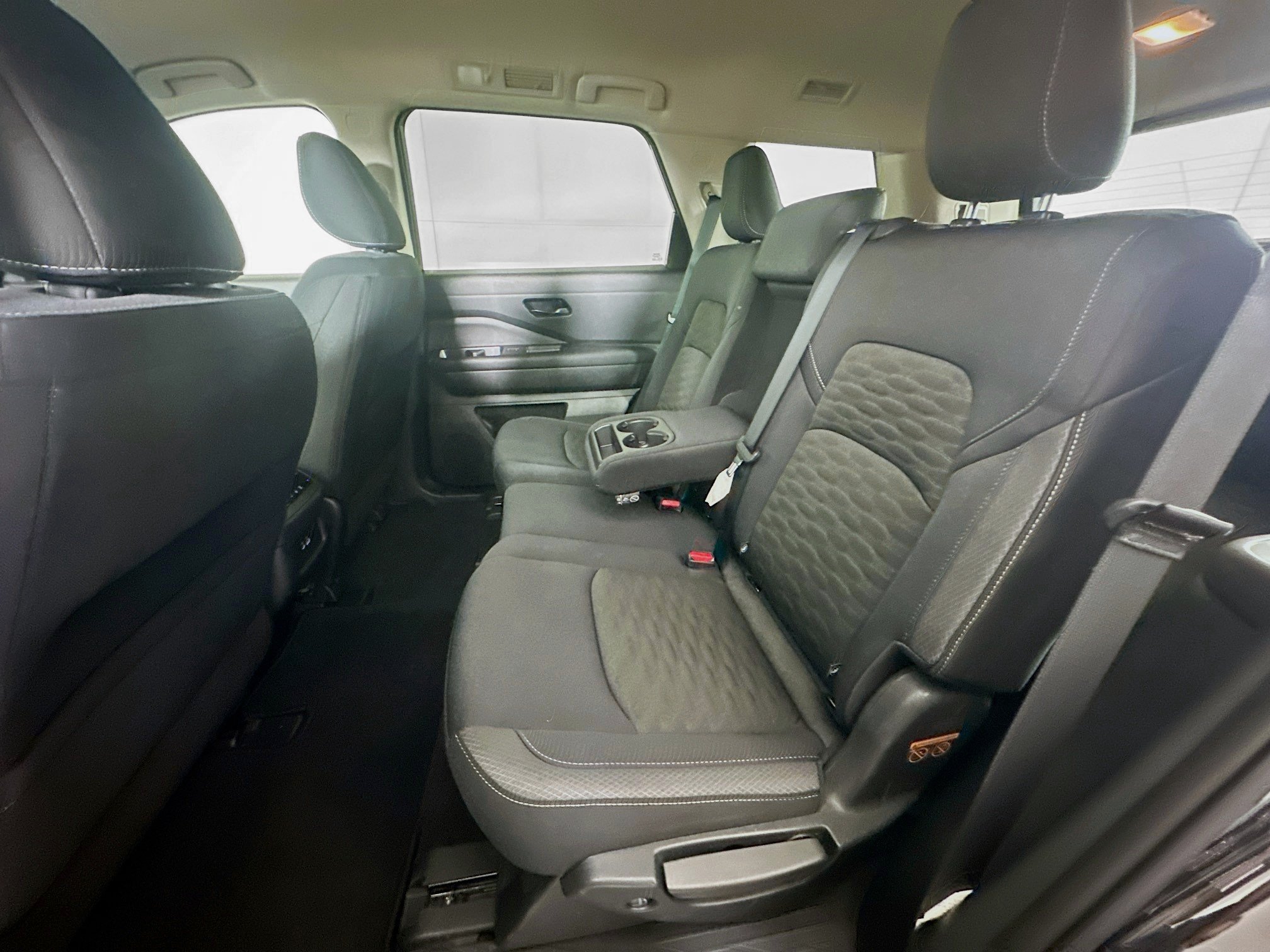 Used 2025 Nissan Pathfinder SV FWD image 28