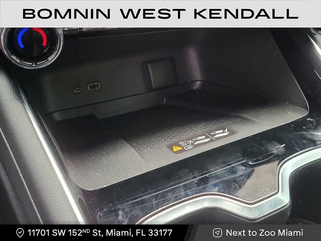 Used 2025 Chevrolet Traverse LT image 17