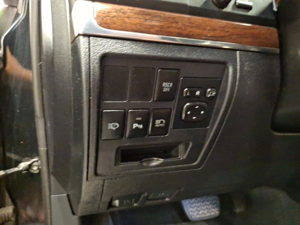 Used 2016 Toyota Land Cruiser AWD/4WD image 17
