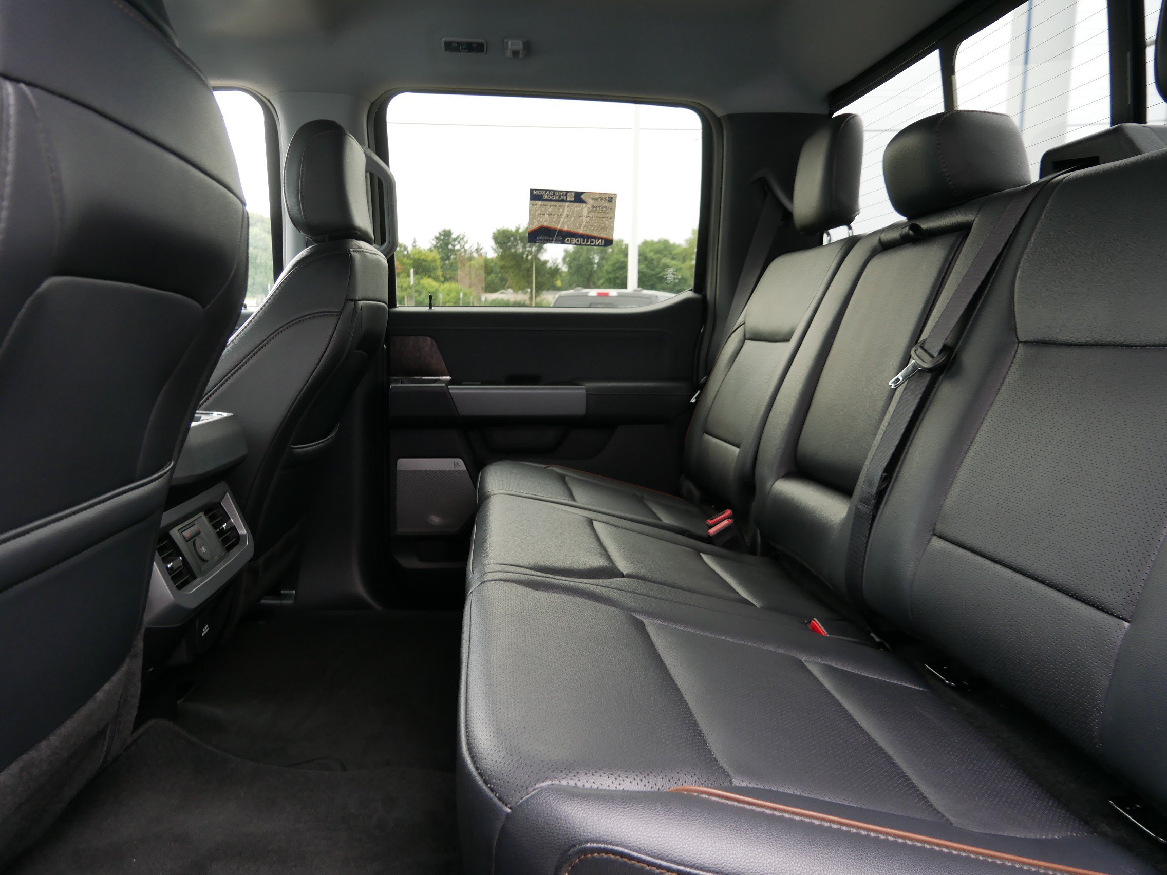Used 2026 Ford F350 Lariat w/ FX4 Off-Road Package AWD/4WD image 7