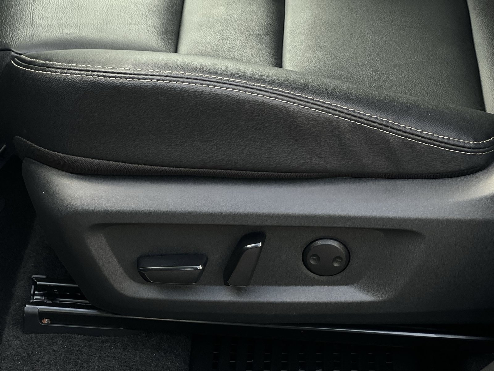Used 2026 Nissan Rogue SL FWD image 19