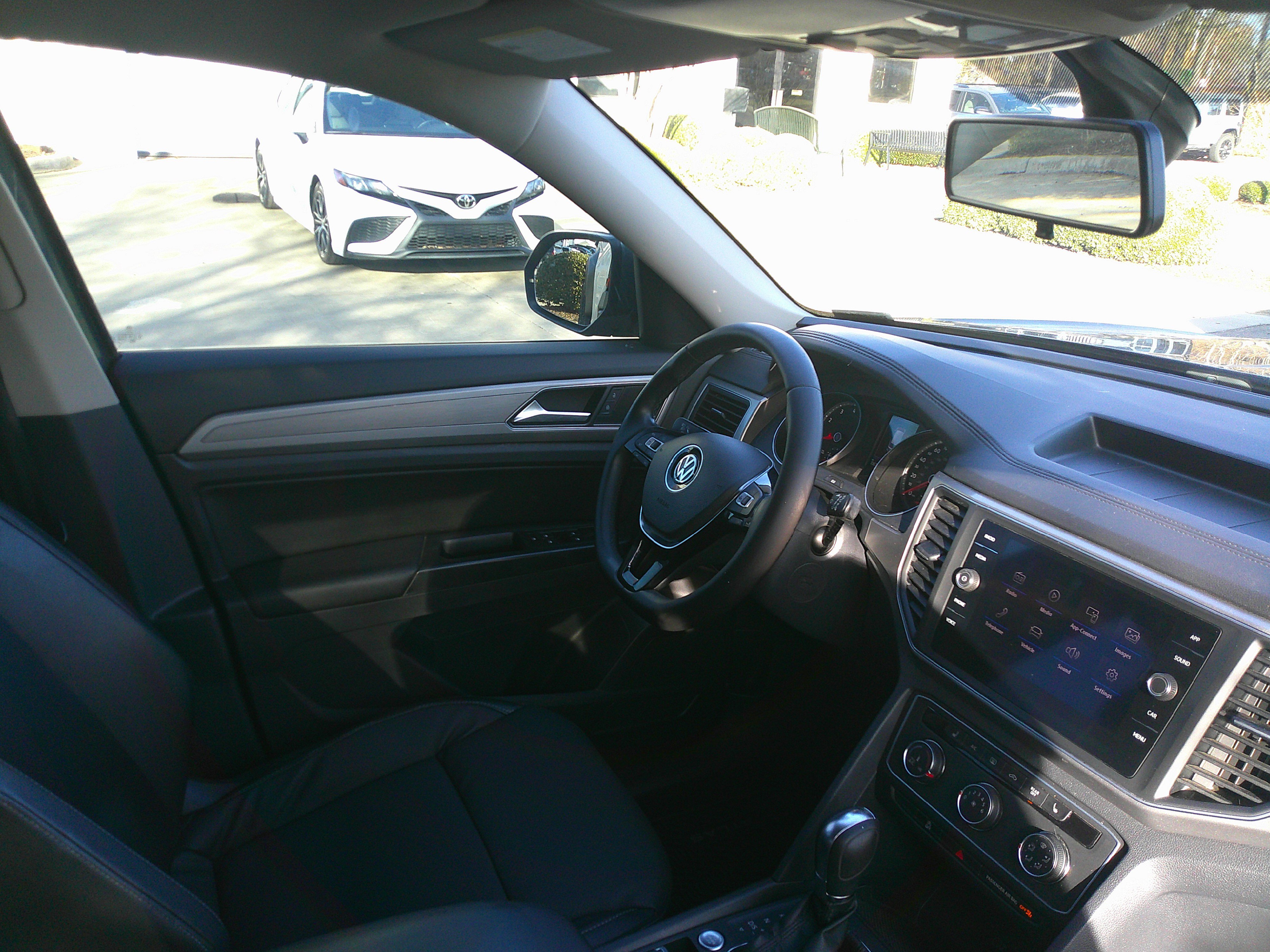 Used 2018 Volkswagen Atlas SE image 33