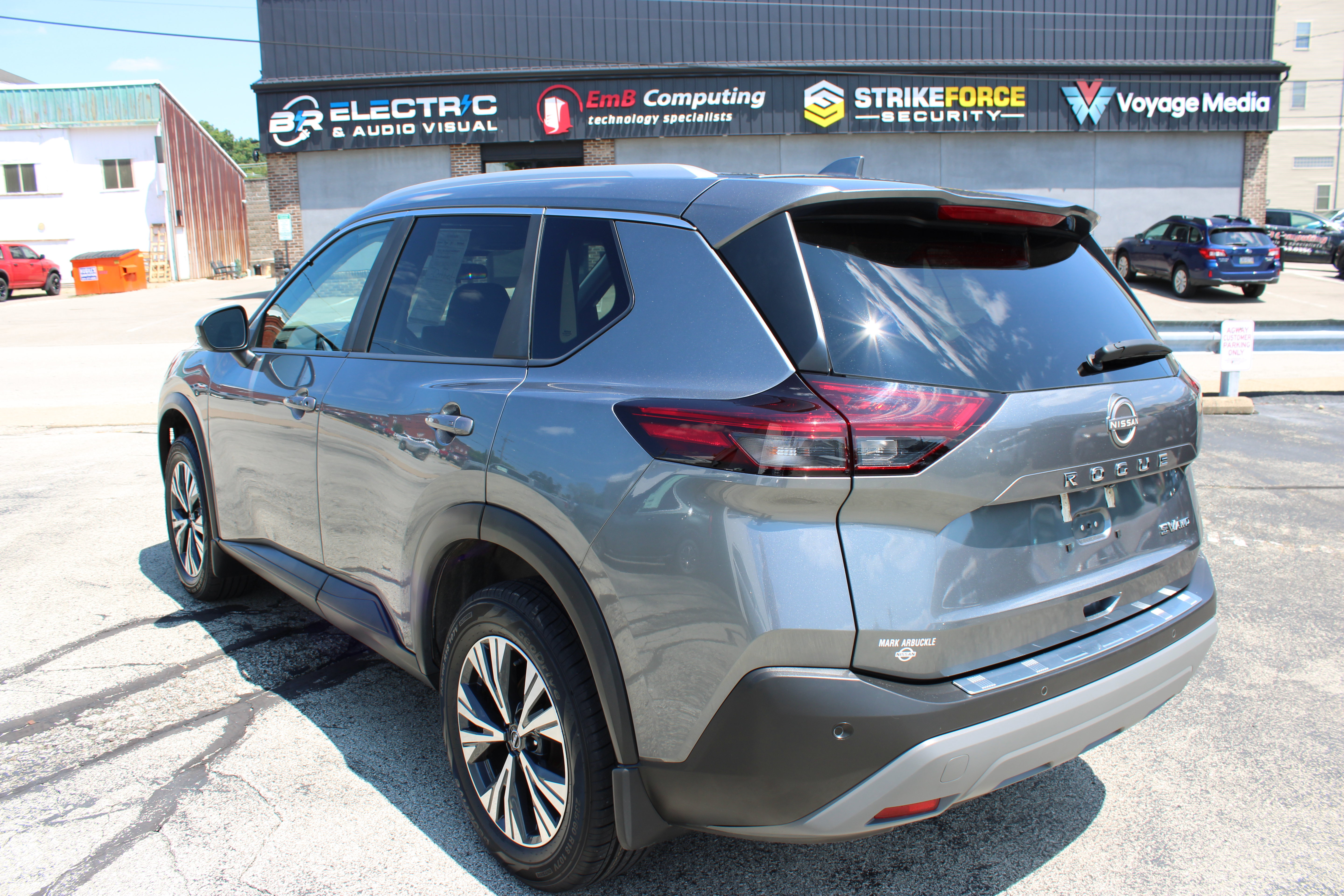 Certified 2023 Nissan Rogue SV w/ SV Premium Package AWD/4WD image 3