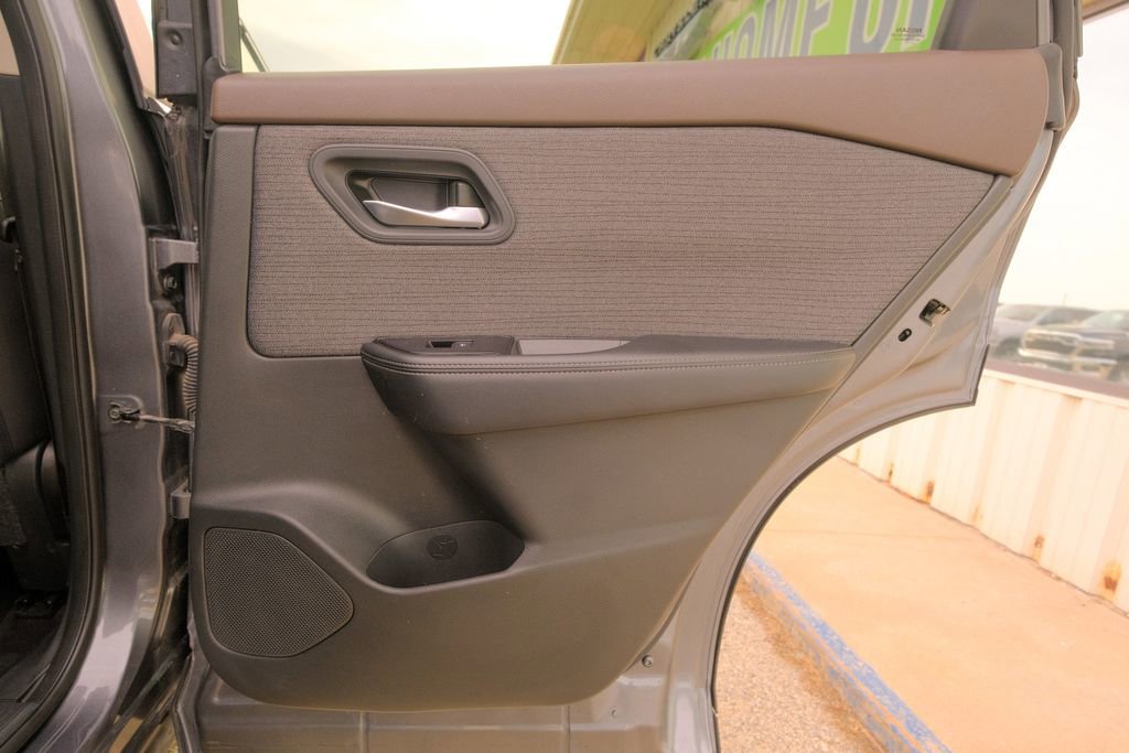 Used 2023 Nissan Rogue SV image 20