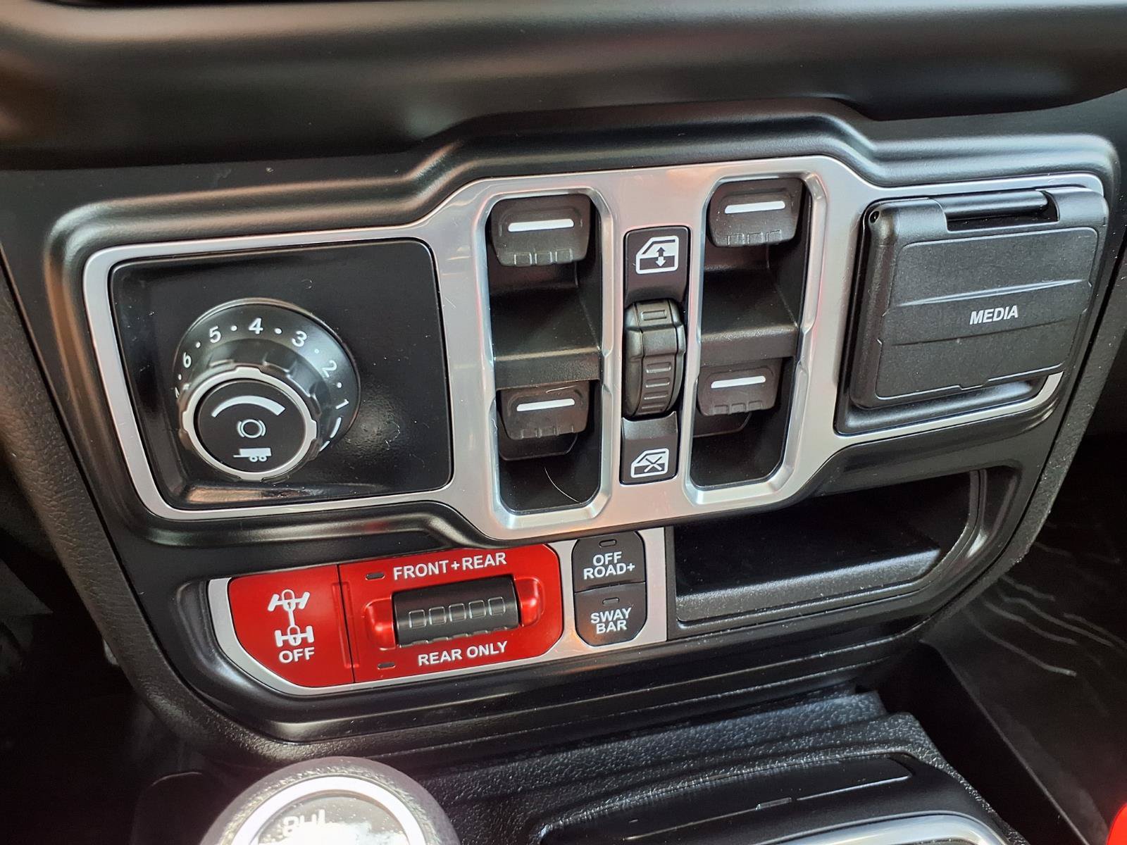 Used 2023 Jeep Gladiator Rubicon AWD/4WD image 10