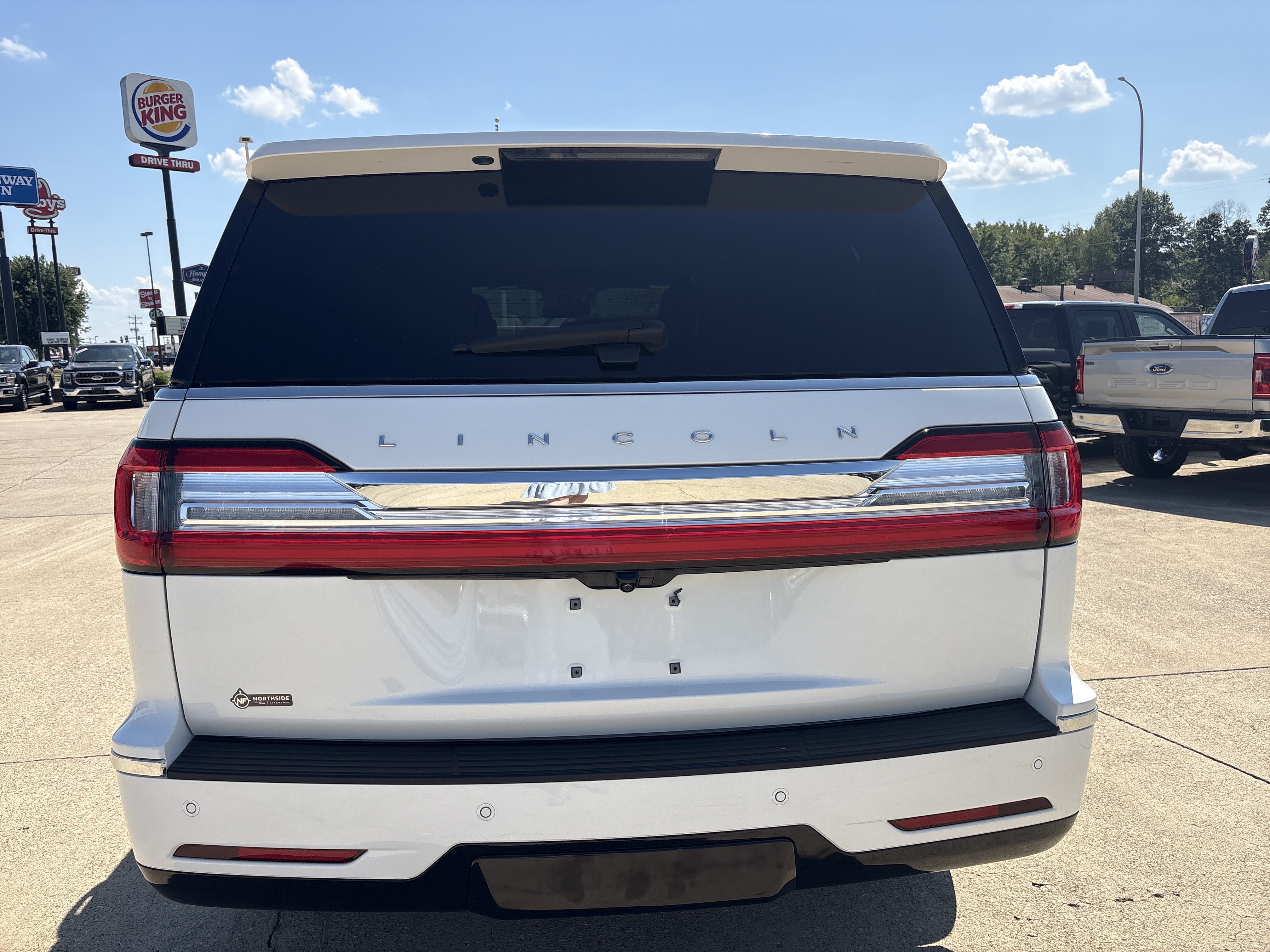 Used 2021 Lincoln Navigator Reserve AWD/4WD image 4