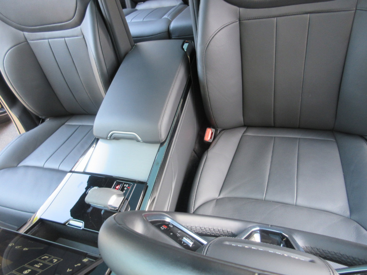 Used 2024 Land Rover Range Rover Sport SE image 14