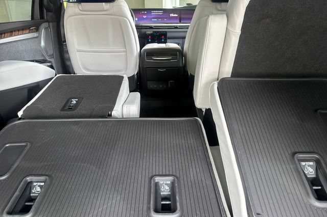 New 2026 Cadillac Escalade Platinum Sport w/ LPO, ONYX Package AWD/4WD image 16