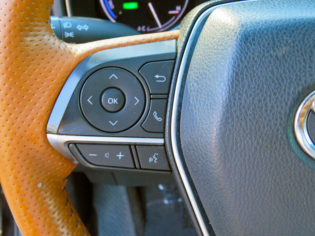 Used 2019 Toyota Avalon Limited image 21