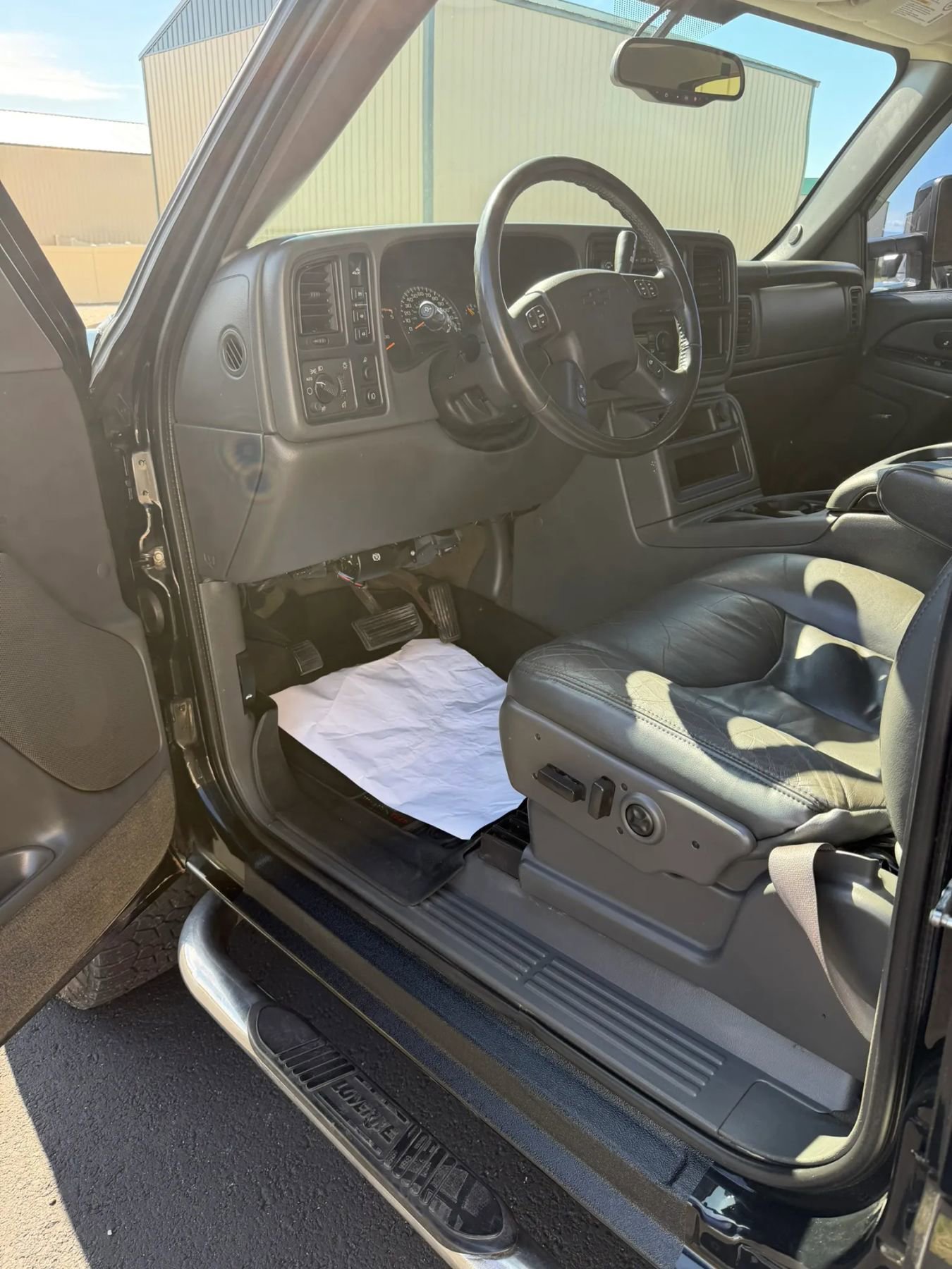 Used 2004 Chevrolet Silverado 2500 LT w/ Heavy-Duty Power Package AWD/4WD image 11