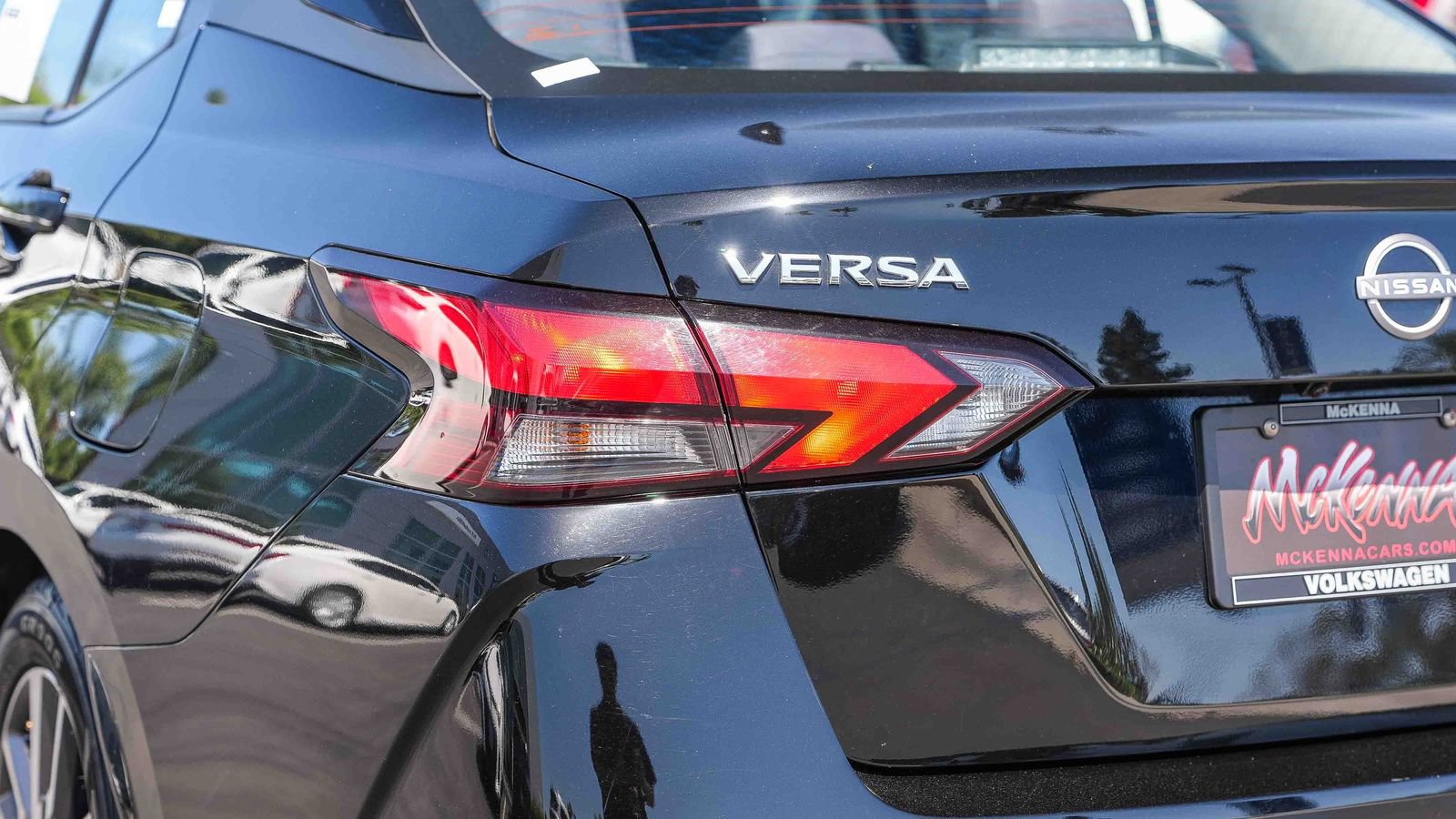 Used 2024 Nissan Versa SV FWD image 9
