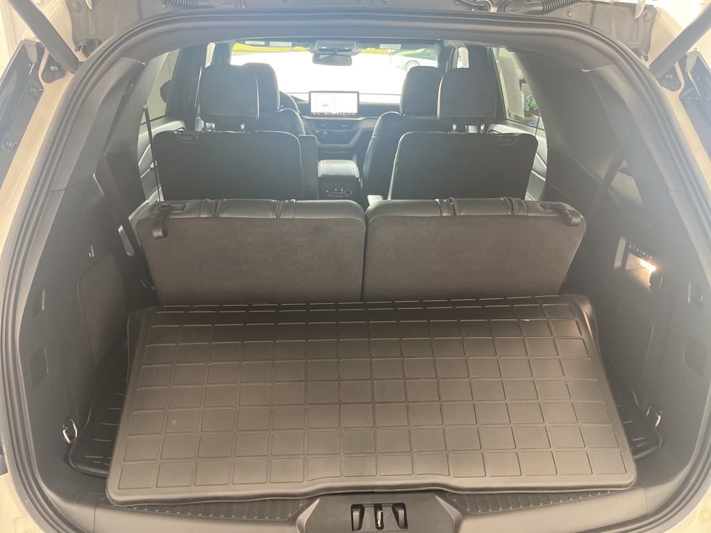 Used 2025 Ford Explorer ST image 29