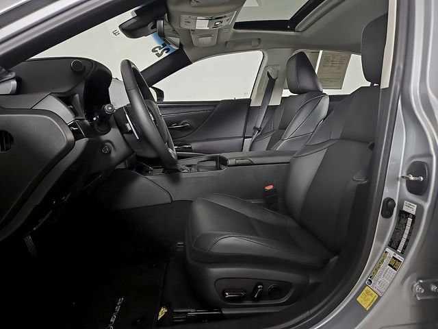 Used 2025 Lexus ES 300h w/ Premium Package image 15