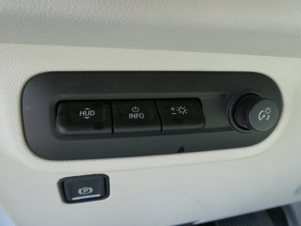 Certified 2024 GMC Terrain Denali w/ Denali Premium Package AWD/4WD image 28