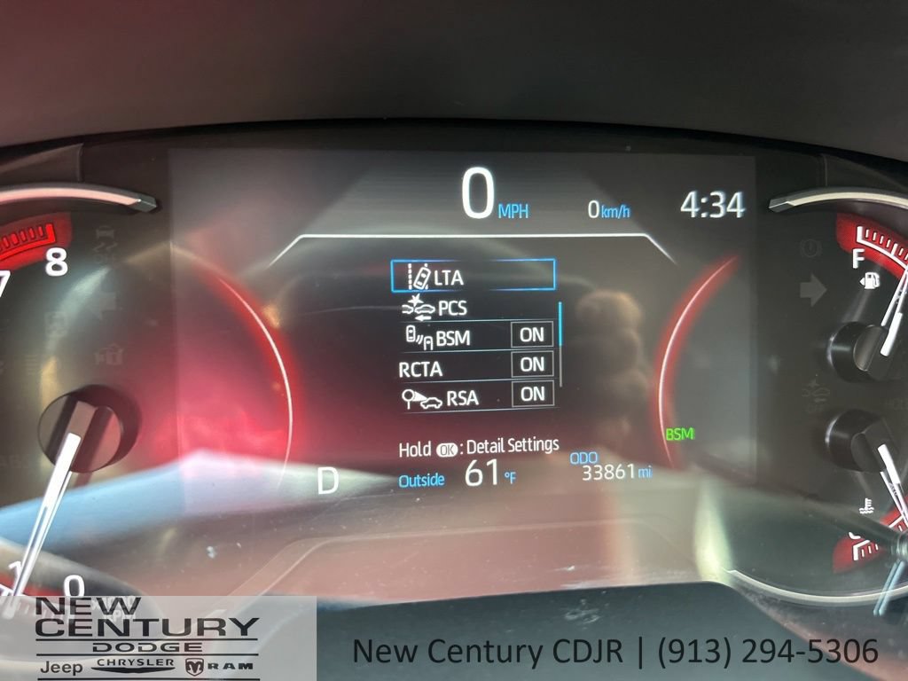 Used 2025 Toyota RAV4 XLE AWD/4WD image 32