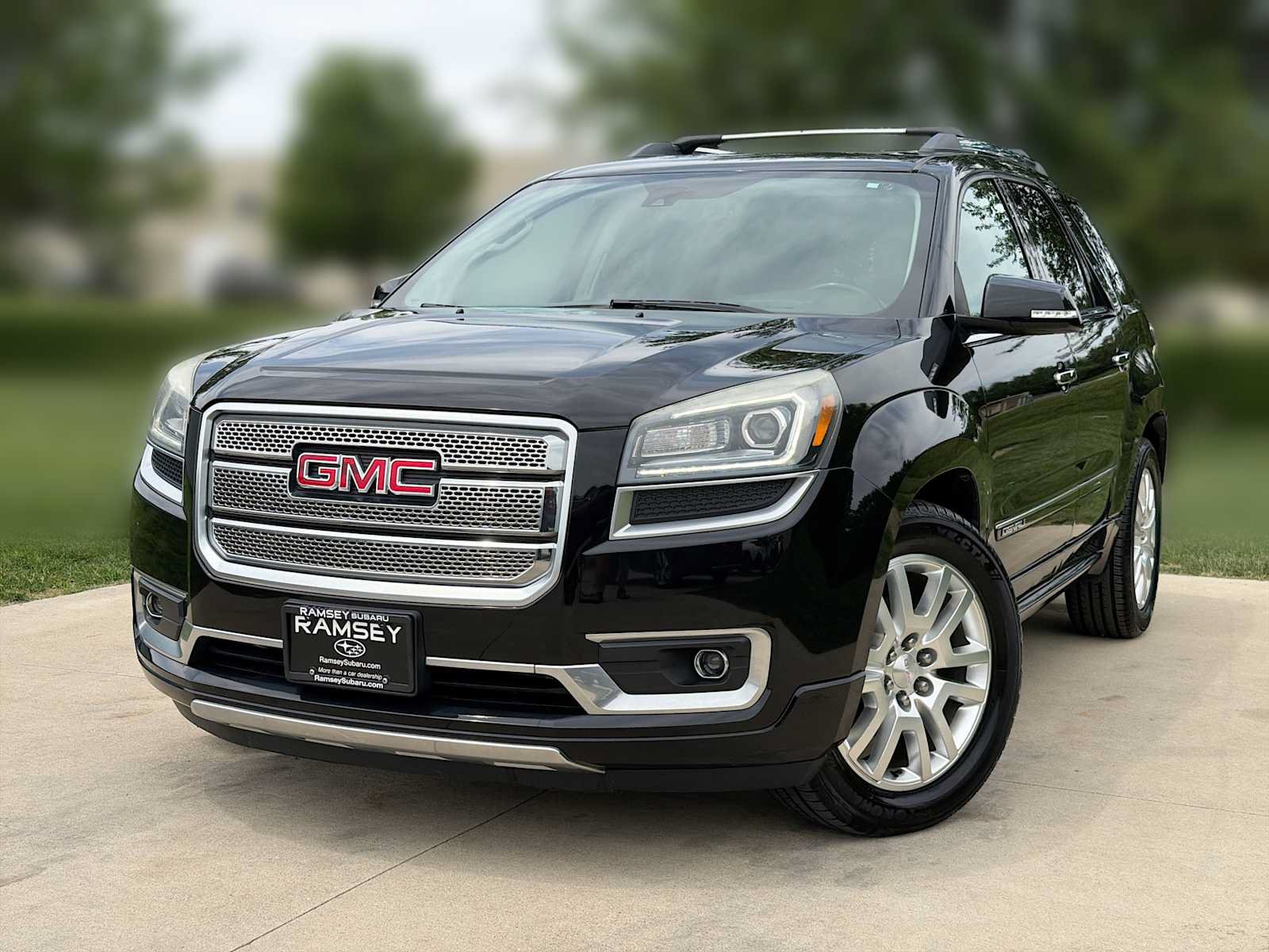 Used 2016 GMC Acadia Denali AWD/4WD image 1