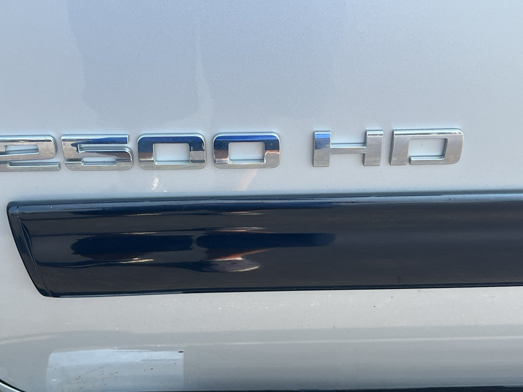 Used 2011 GMC Sierra 2500 SLT w/ SLT Convenience Package AWD/4WD image 5