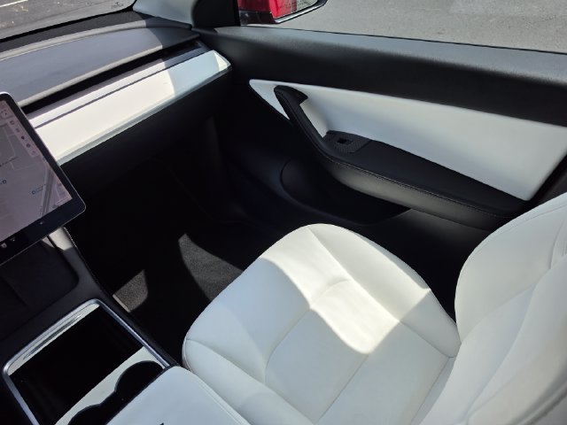 Used 2022 Tesla Model Y Long Range AWD/4WD image 26
