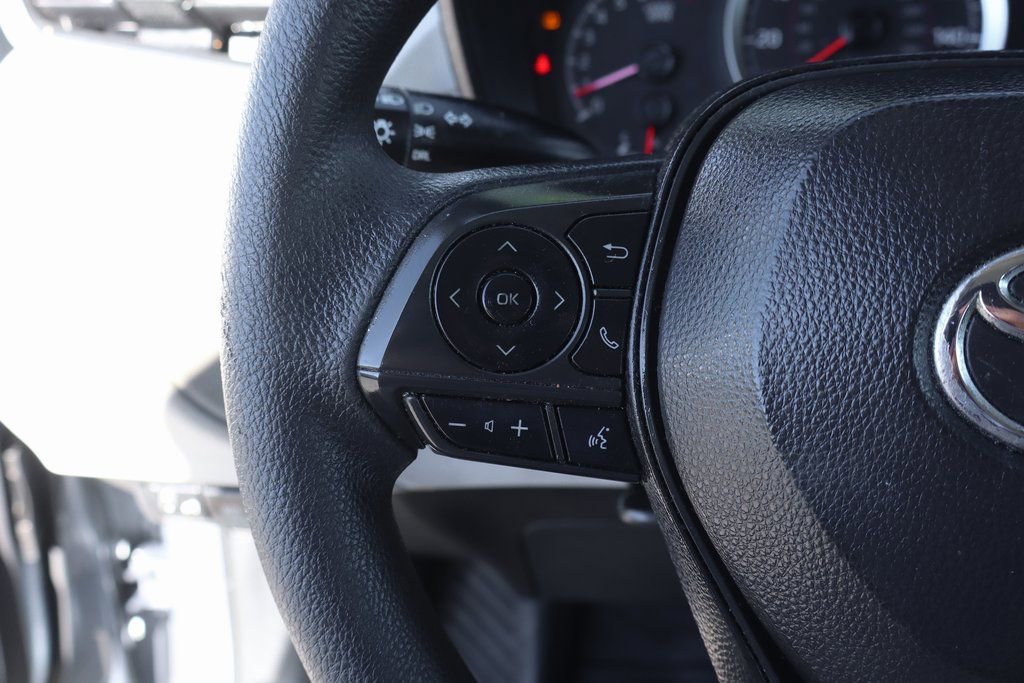 Used 2022 Toyota Corolla Cross L image 19