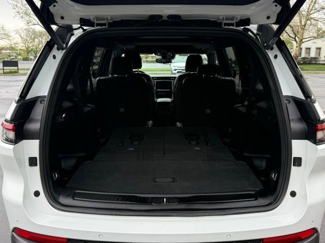 Certified 2024 Jeep Grand Cherokee L Altitude AWD/4WD image 12