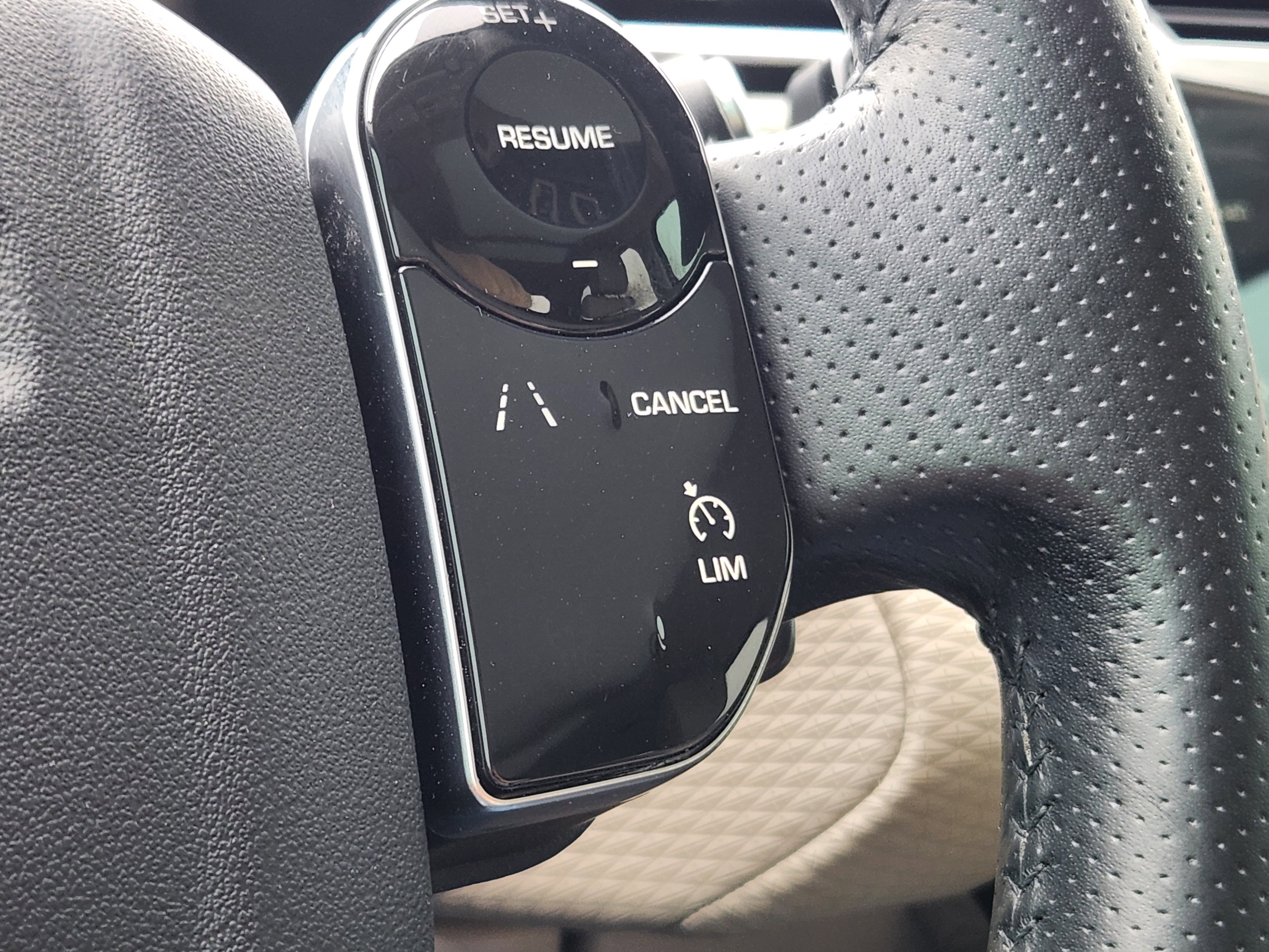 Used 2020 Land Rover Range Rover Velar S image 31