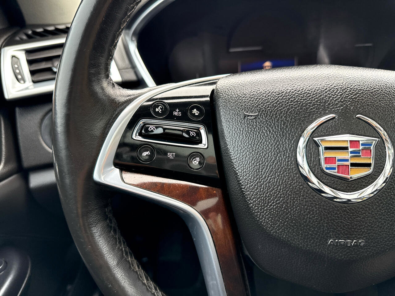 Used 2015 Cadillac SRX Luxury w/ Driver Awareness Package FWD image 19