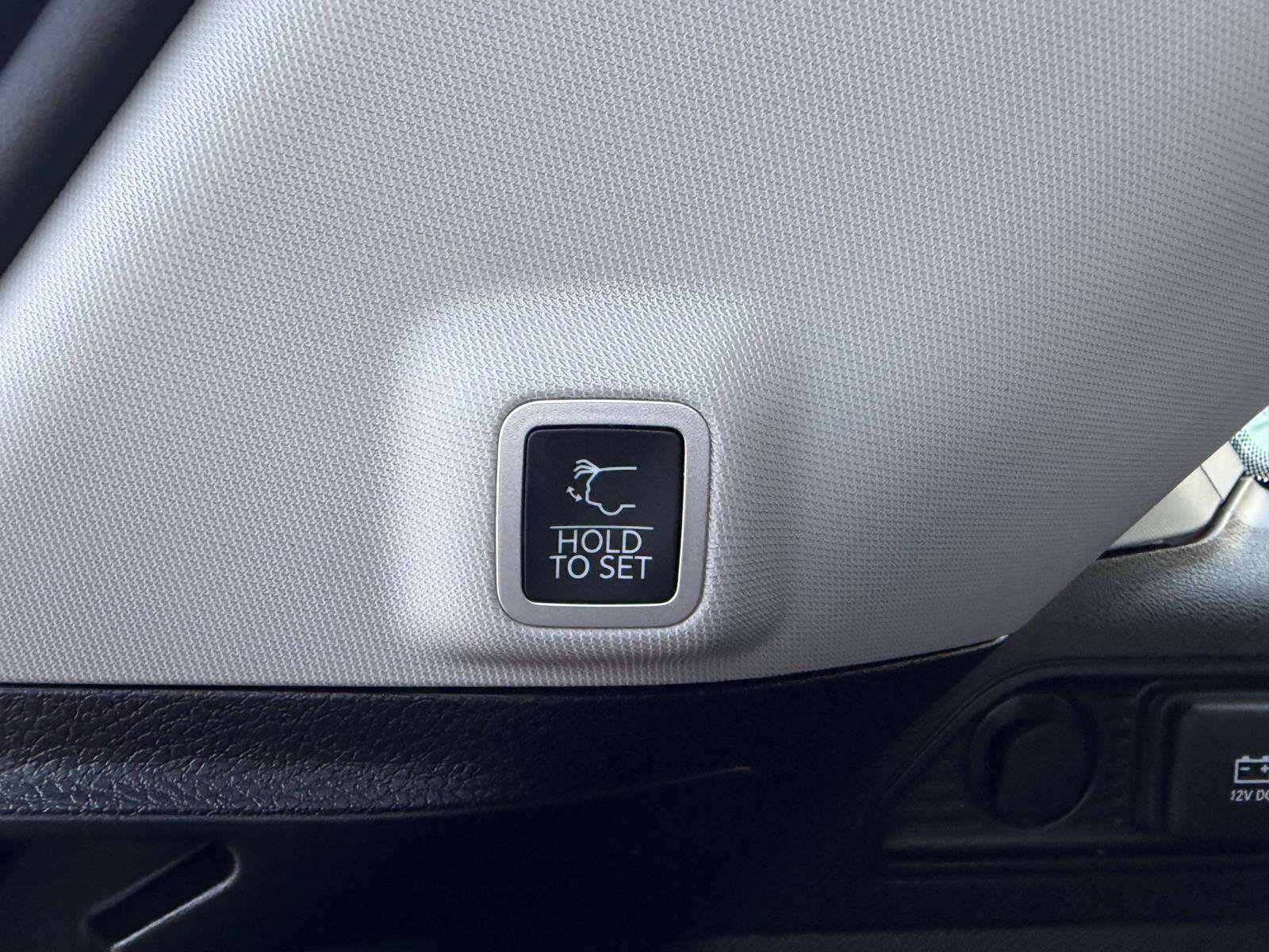 Used 2023 Jeep Grand Cherokee Limited AWD/4WD image 10