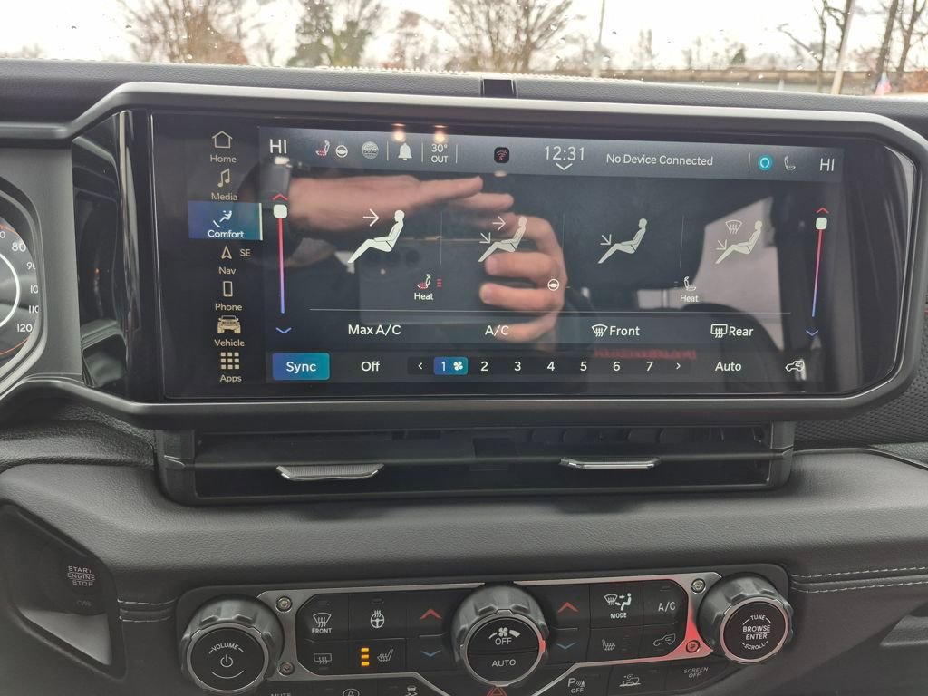 Used 2024 Jeep Wrangler Rubicon w/ Technology Group image 21