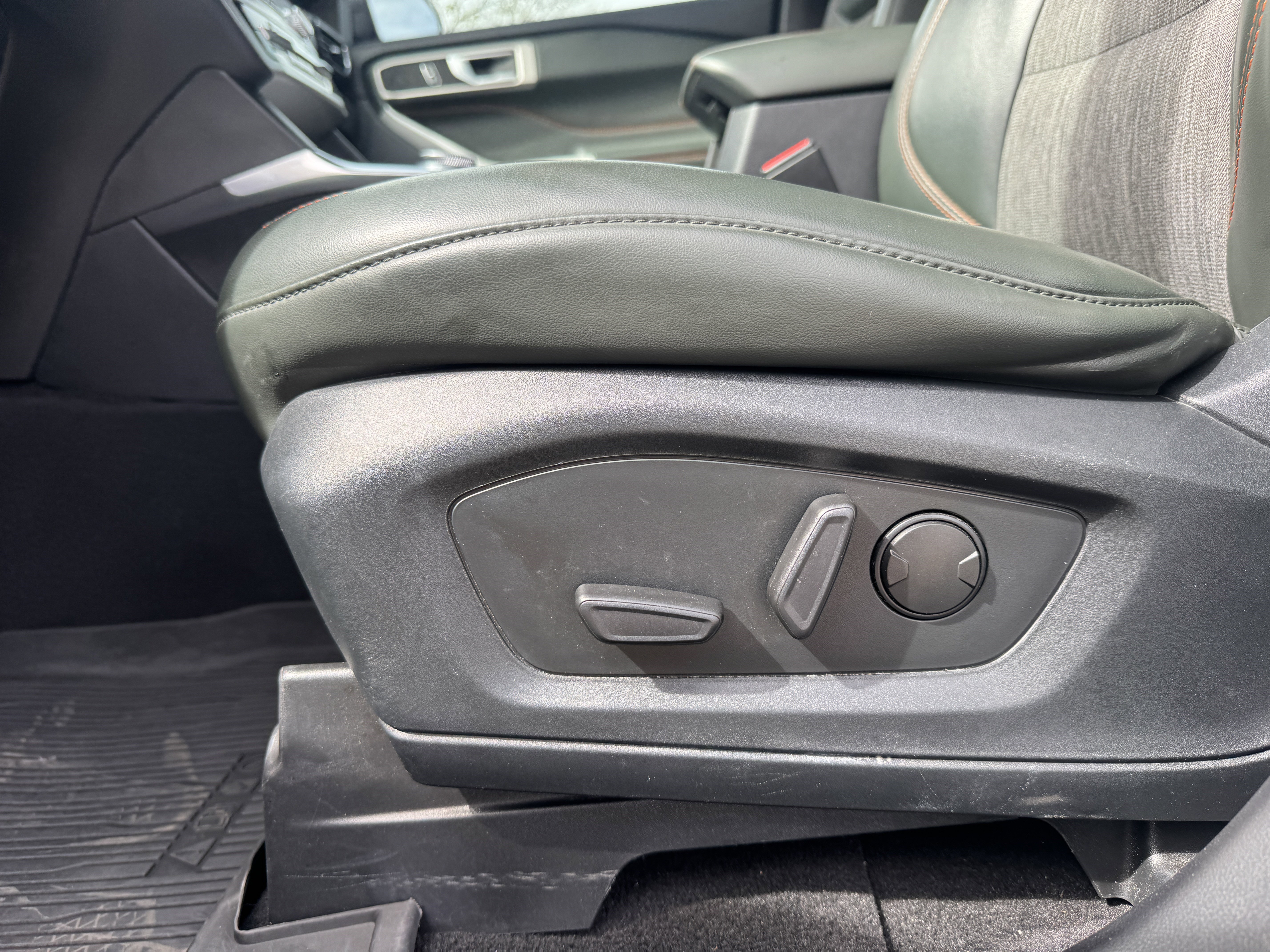 Used 2022 Ford Explorer Timberline image 11