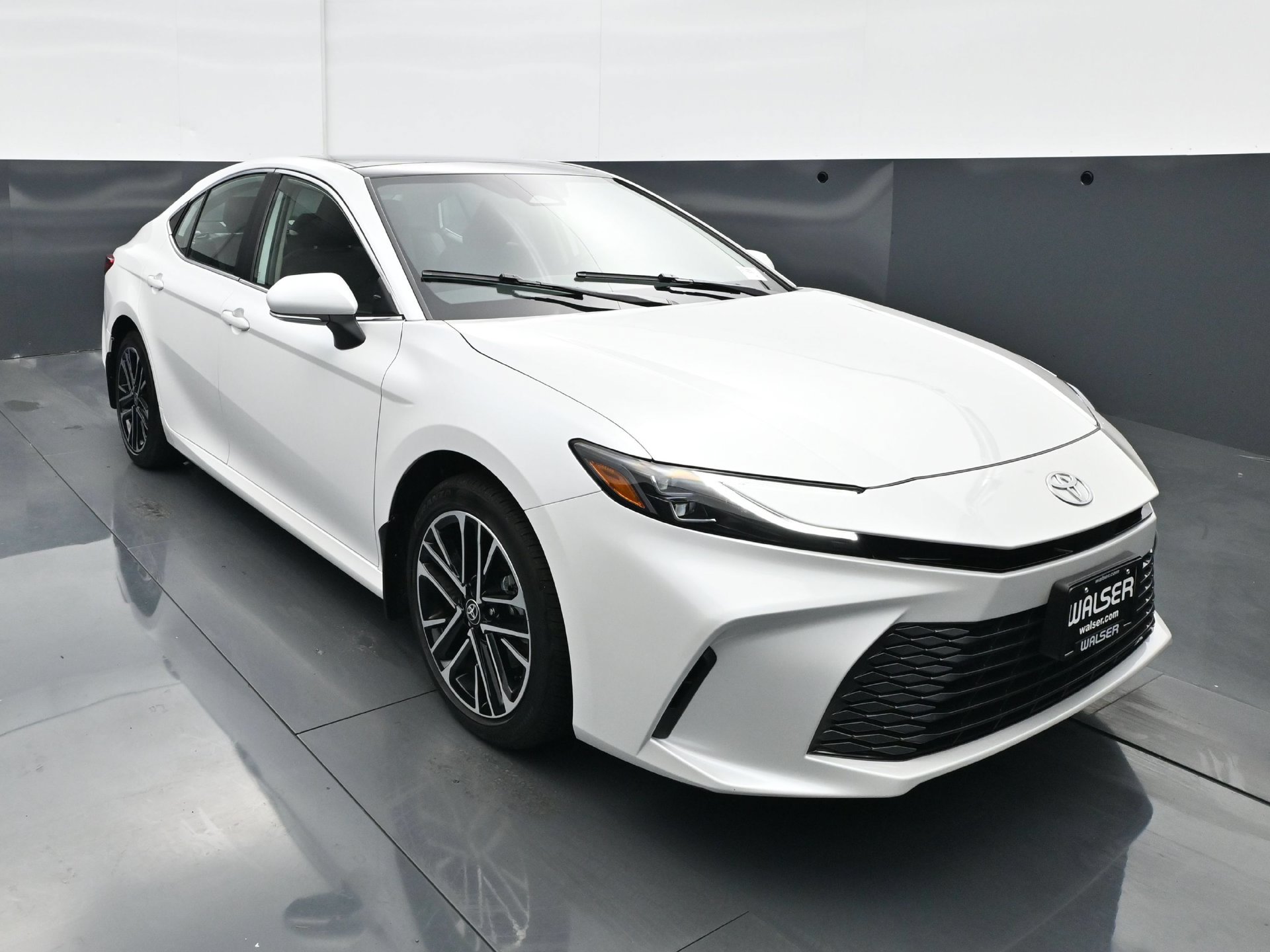 Used 2025 Toyota Camry XLE AWD/4WD image 11