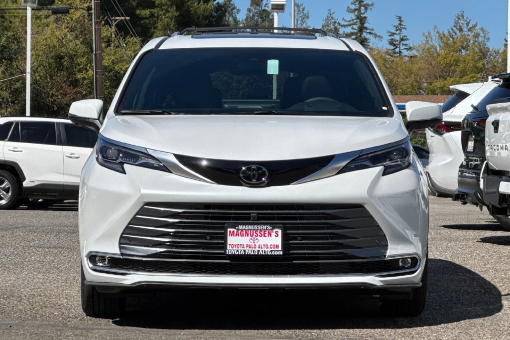 New 2026 Toyota Sienna Platinum AWD/4WD image 3