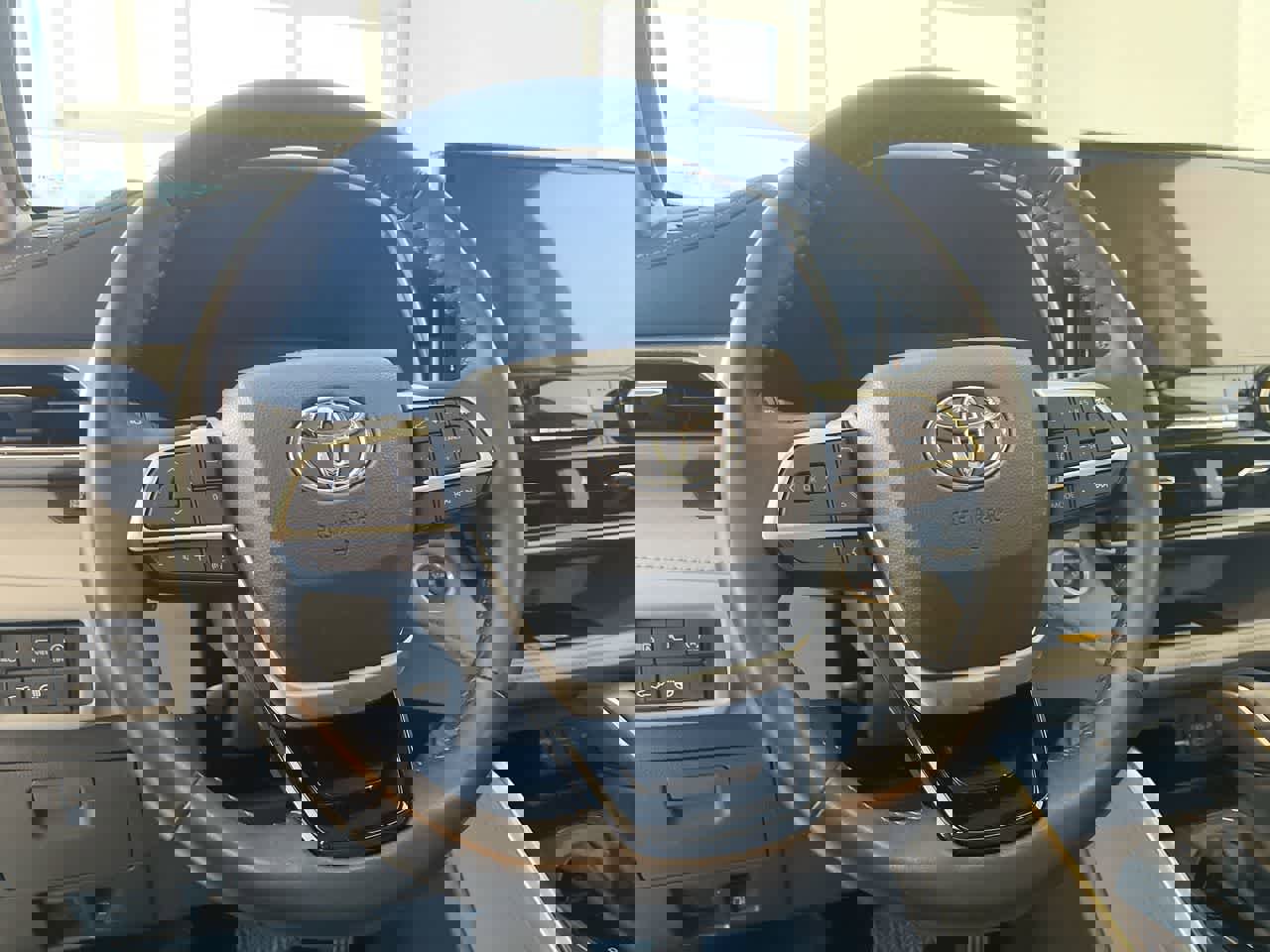 Used 2024 Toyota Highlander Platinum image 14