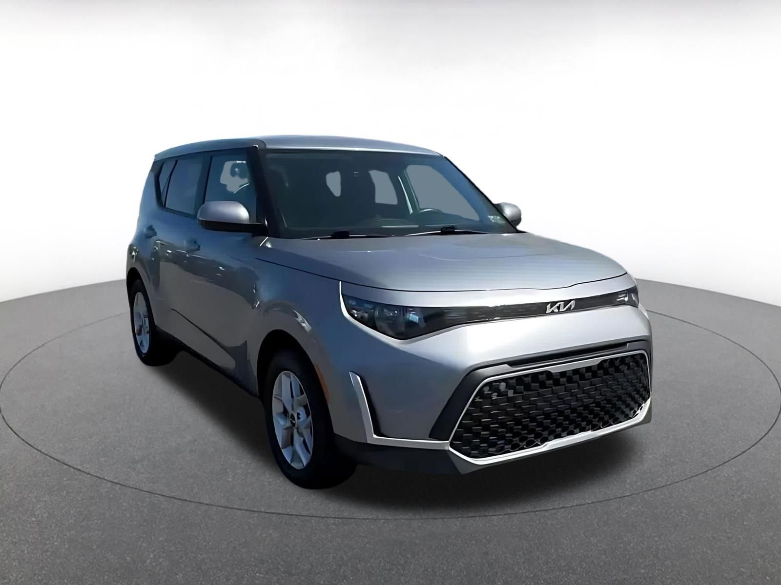 Used 2025 Kia Soul LX w/ LX Technology Package FWD image 3