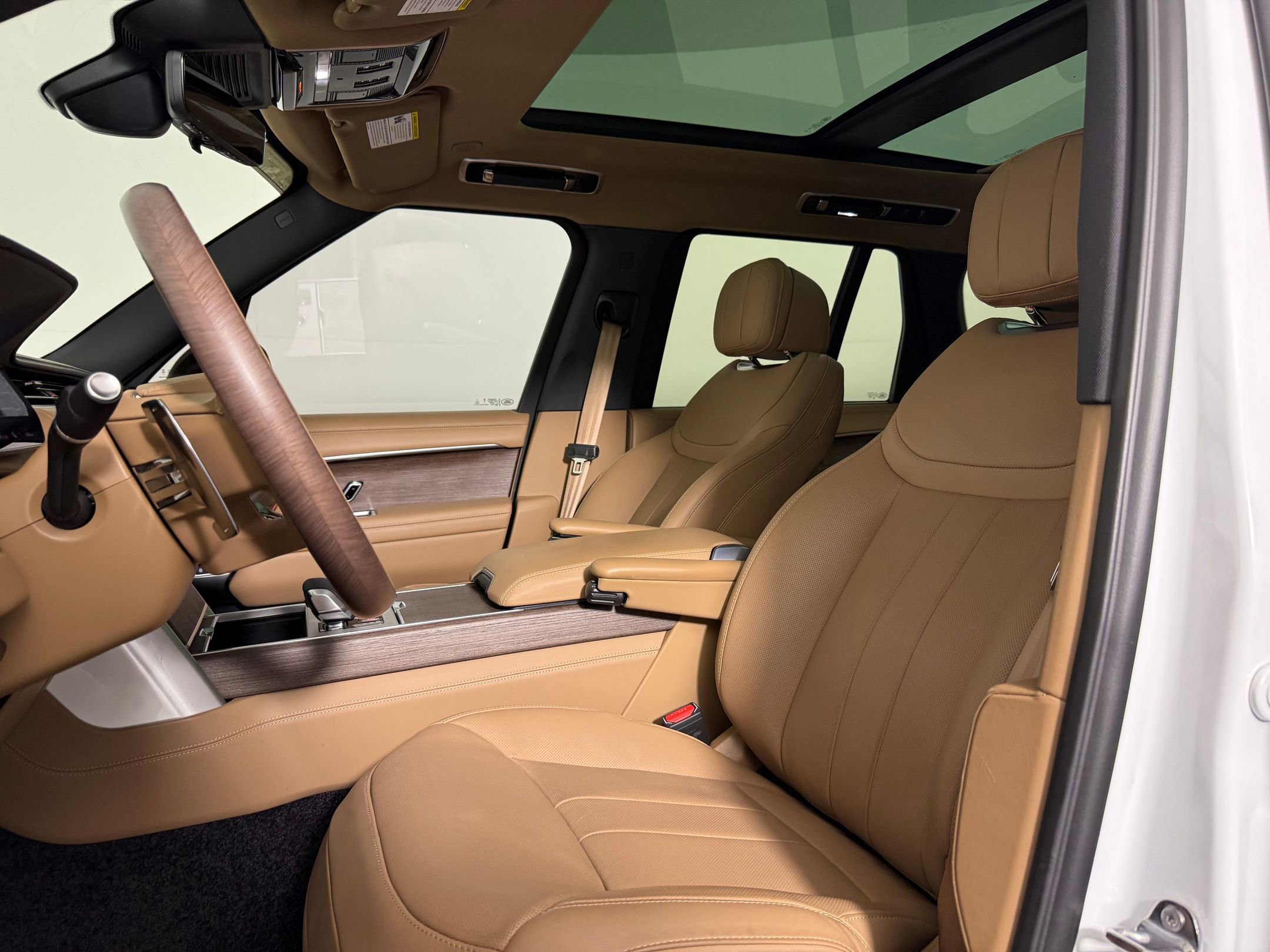 Used 2025 Land Rover Range Rover SE image 5