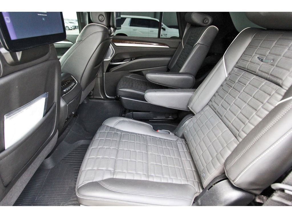 Used 2025 Cadillac Escalade Sport Platinum w/ LPO, ONYX Package image 7